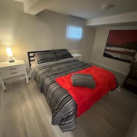 Comfy 2 Bedroom Near The Beach! Pickering Dış mekan fotoğraf