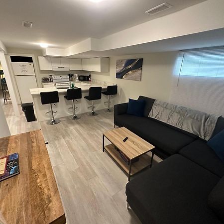 Comfy 2 Bedroom Near The Beach! Pickering Dış mekan fotoğraf
